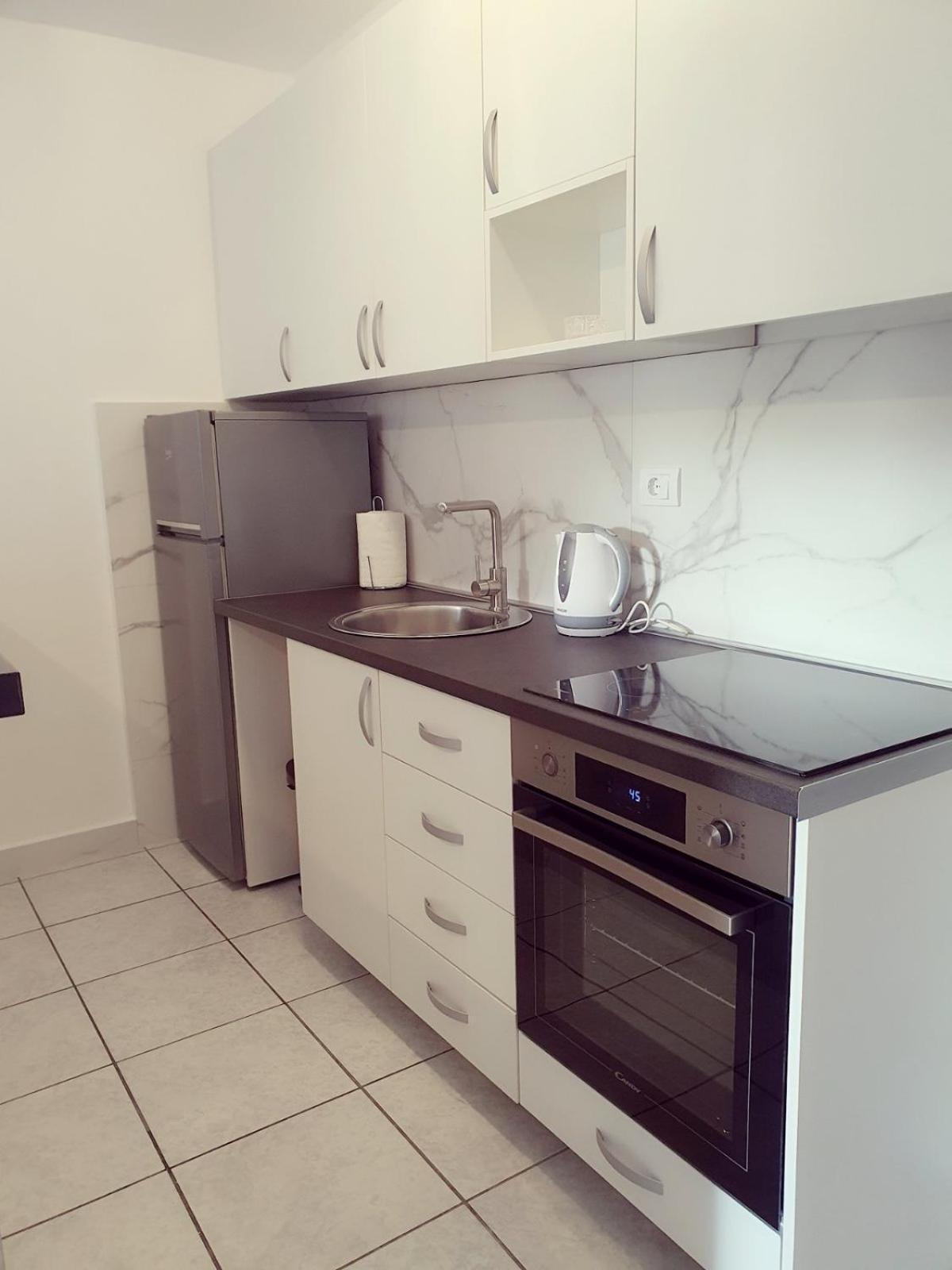 Apartments Adriatic Свети Стефан Екстериор снимка
