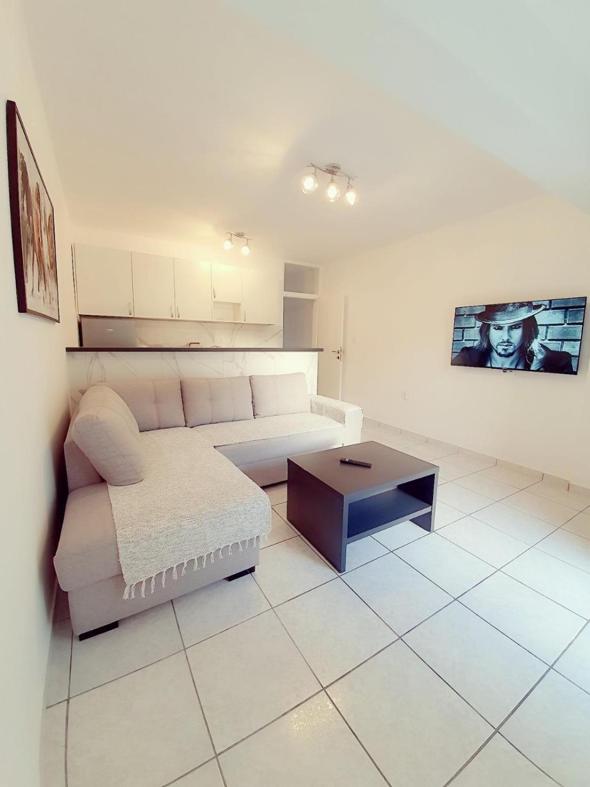 Apartments Adriatic Свети Стефан Стая снимка