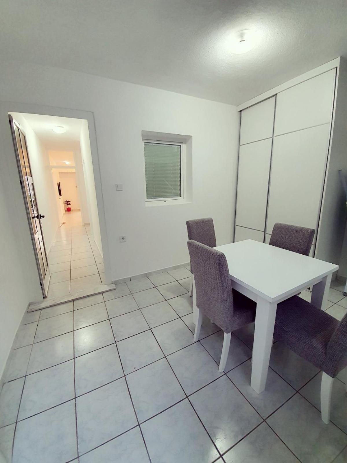 Apartments Adriatic Свети Стефан Стая снимка
