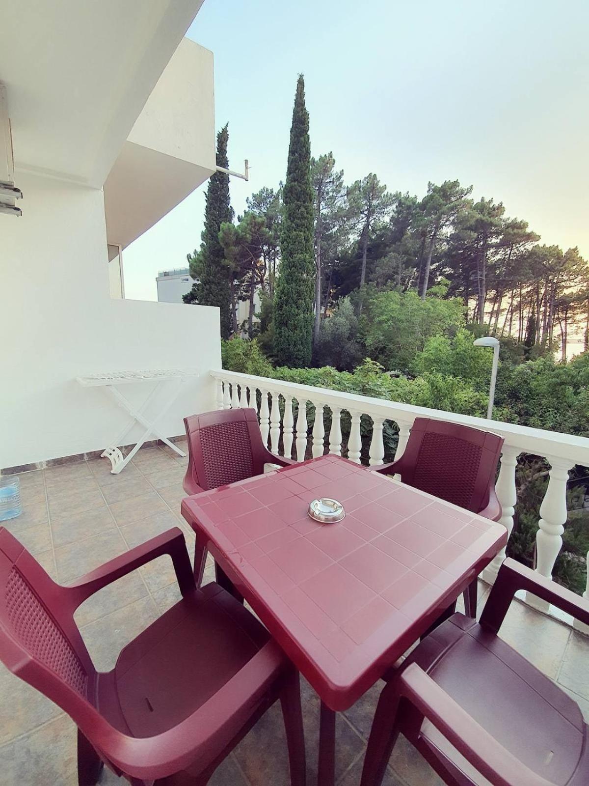 Apartments Adriatic Свети Стефан Екстериор снимка