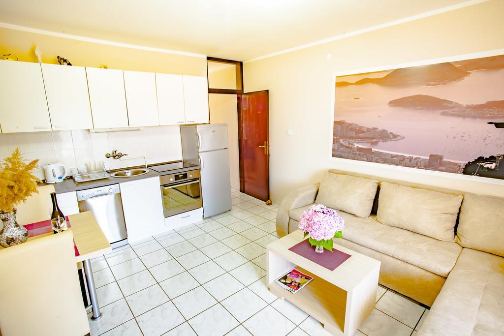 Apartments Adriatic Свети Стефан Екстериор снимка