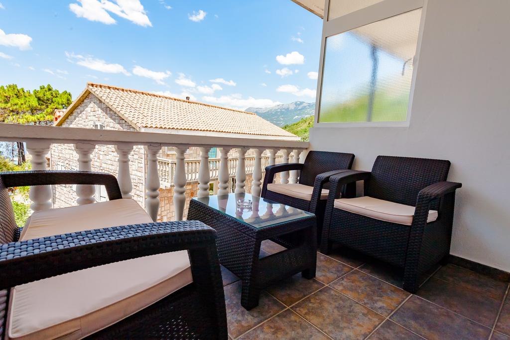 Apartments Adriatic Свети Стефан Екстериор снимка