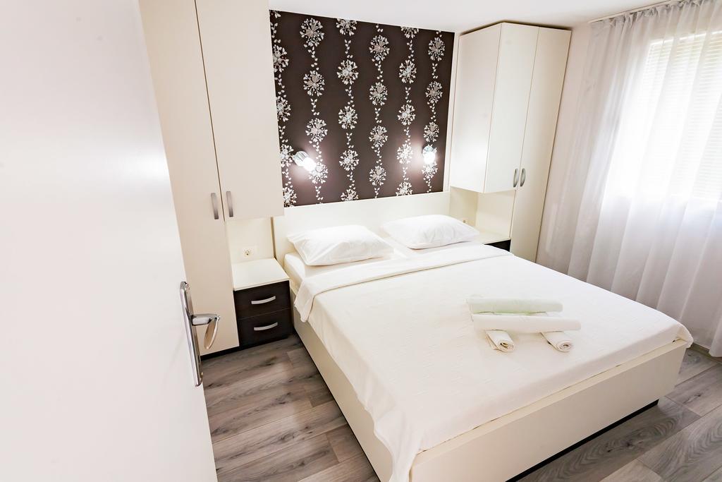 Apartments Adriatic Свети Стефан Екстериор снимка