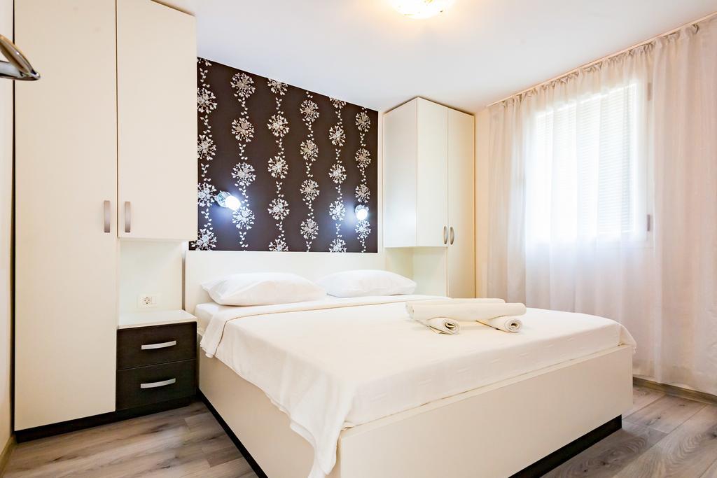 Apartments Adriatic Свети Стефан Екстериор снимка