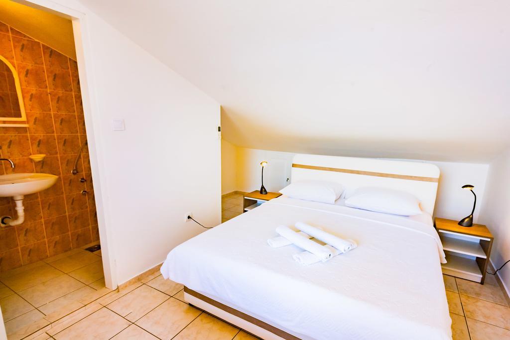 Apartments Adriatic Свети Стефан Екстериор снимка