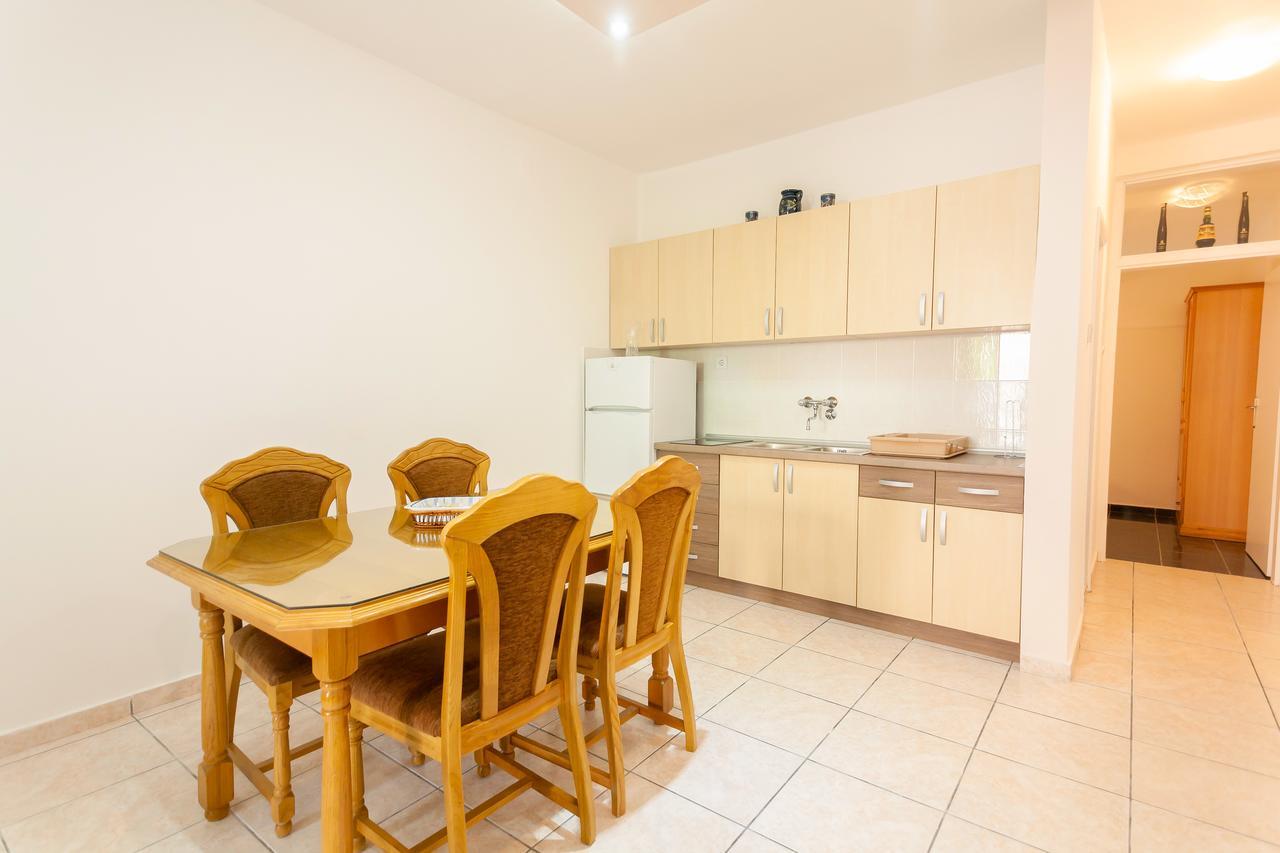Apartments Adriatic Свети Стефан Екстериор снимка