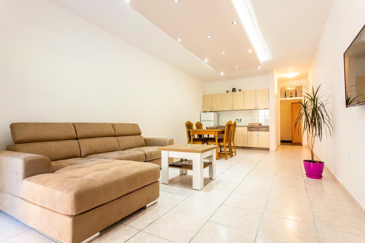 Apartments Adriatic Свети Стефан Екстериор снимка