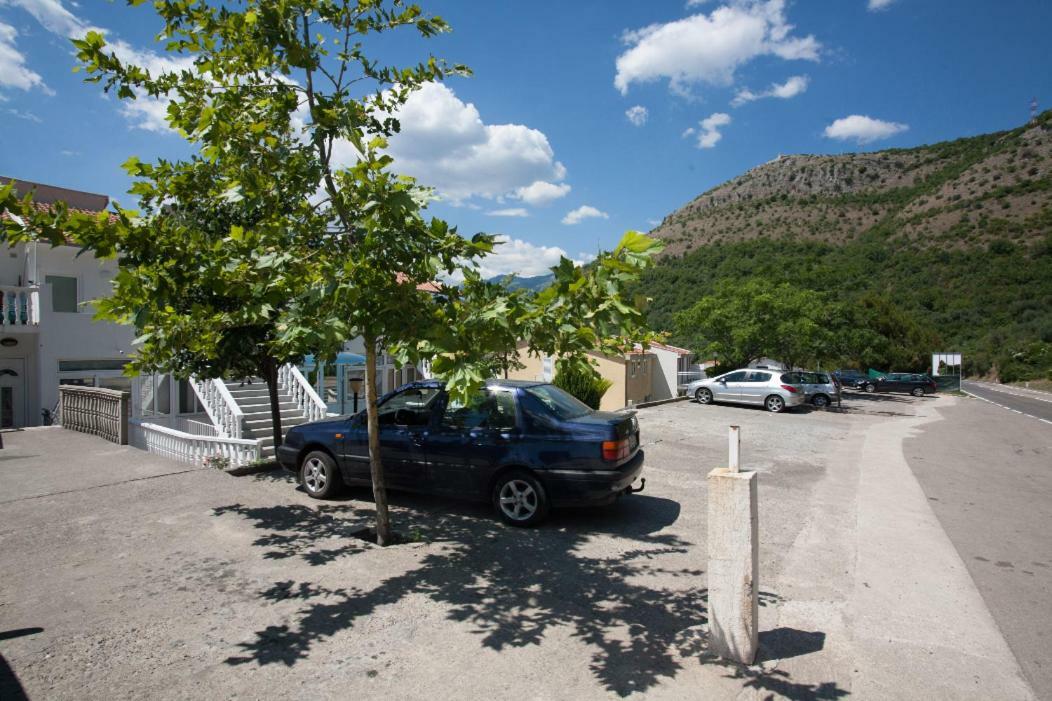 Apartments Adriatic Свети Стефан Екстериор снимка